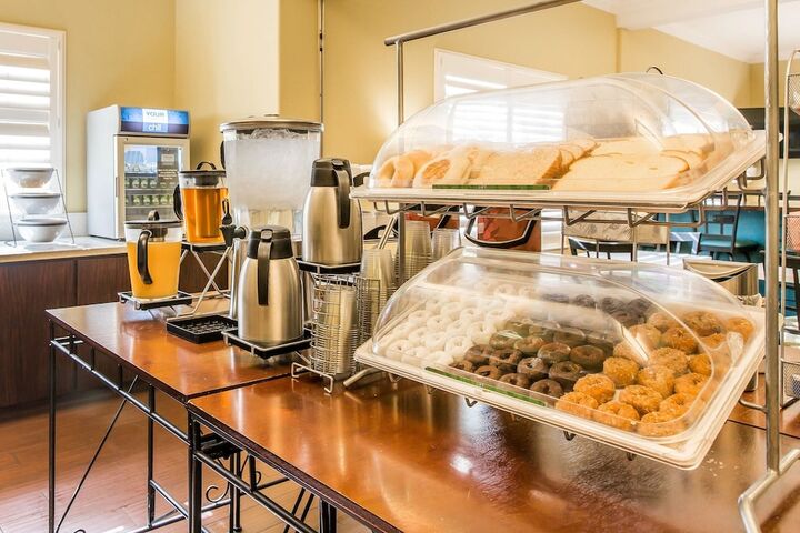 Breakfast/Coffee Service 22 of 31