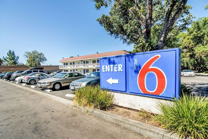 Hotel 8 of 33