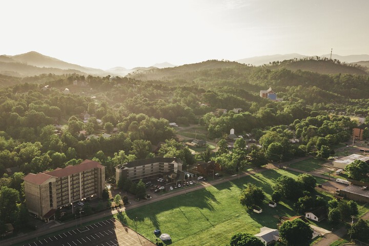 Twin Mountain Inn & Suites