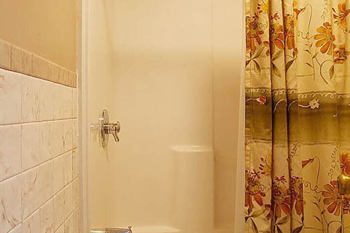 Room 7 of 19