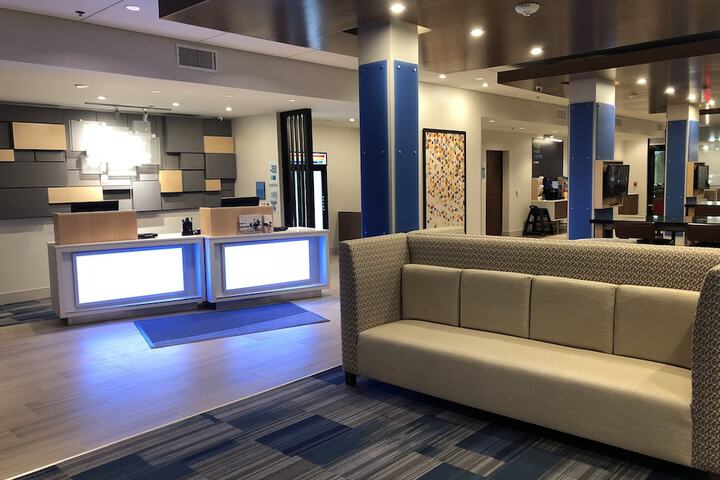 Holiday Inn Express & Suites Racine by IHG