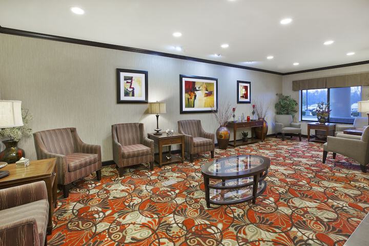 Holiday Inn Express & Suites Wheeling by IHG