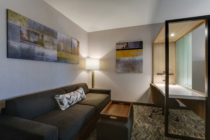 Room 36 of 60