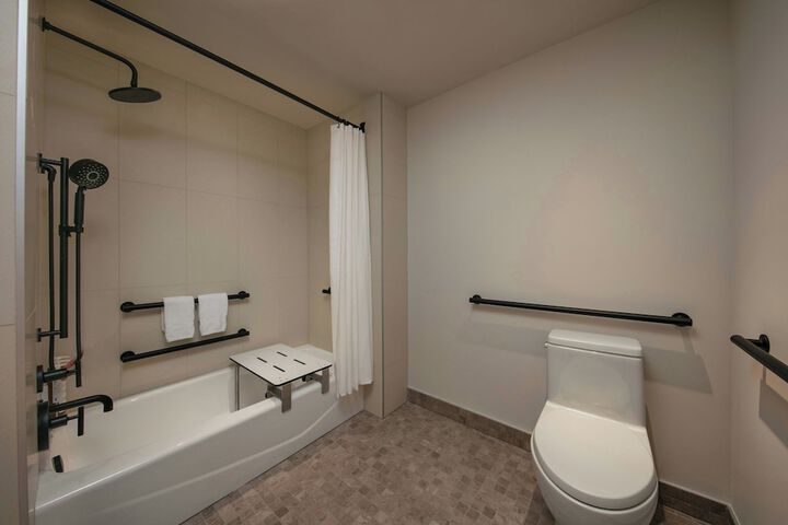 Room 13 of 104