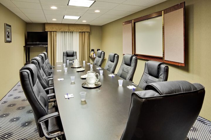 Holiday Inn Express Hotel & Suites Lebanon by IHG