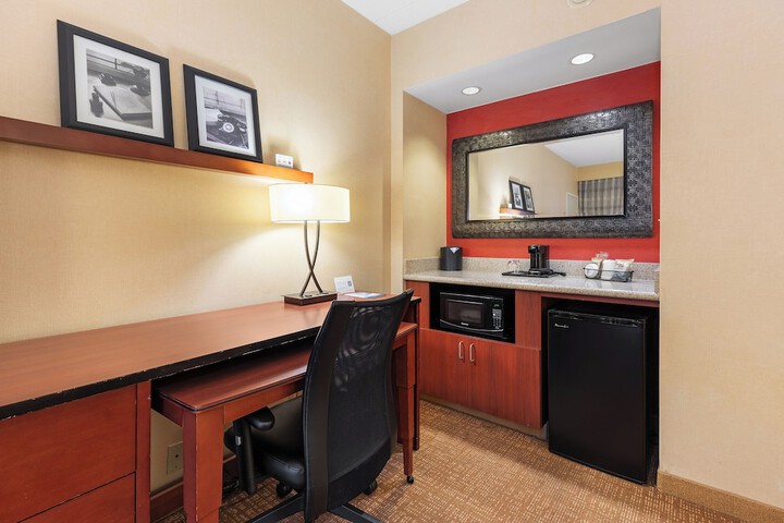 Courtyard by Marriott Toledo Airport Holland