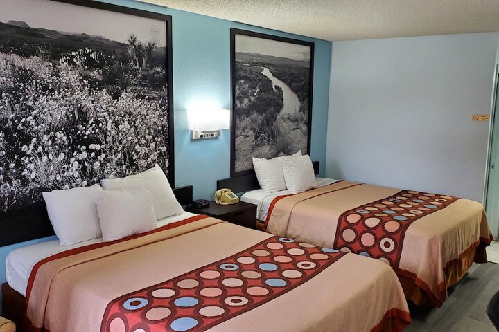 Room 17 of 40