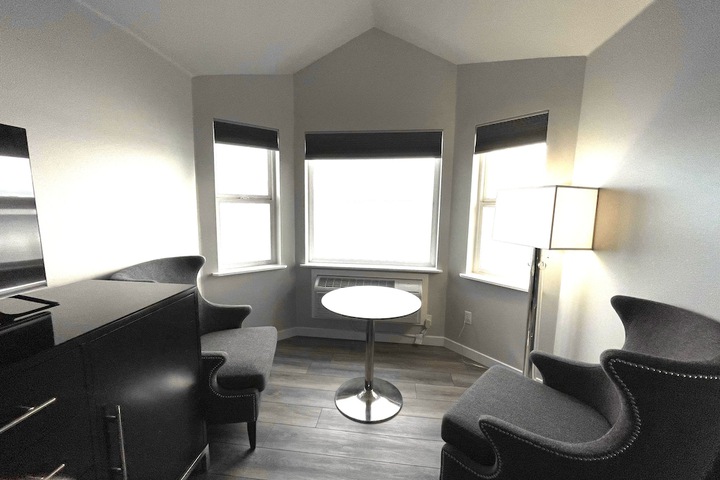 Tides Inn & Suites