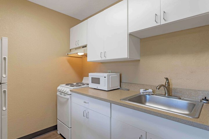 Room 25 of 27