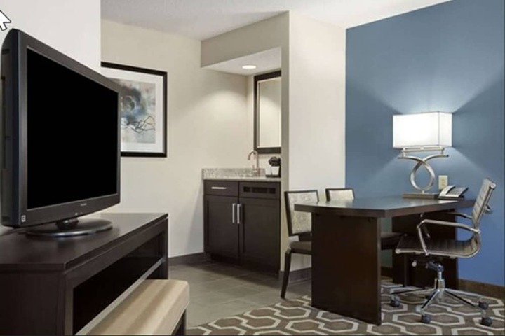 Embassy Suites by Hilton St. Louis Airport