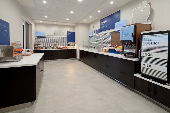 Holiday Inn Express & Suites Valencia - Santa Clarita by IHG