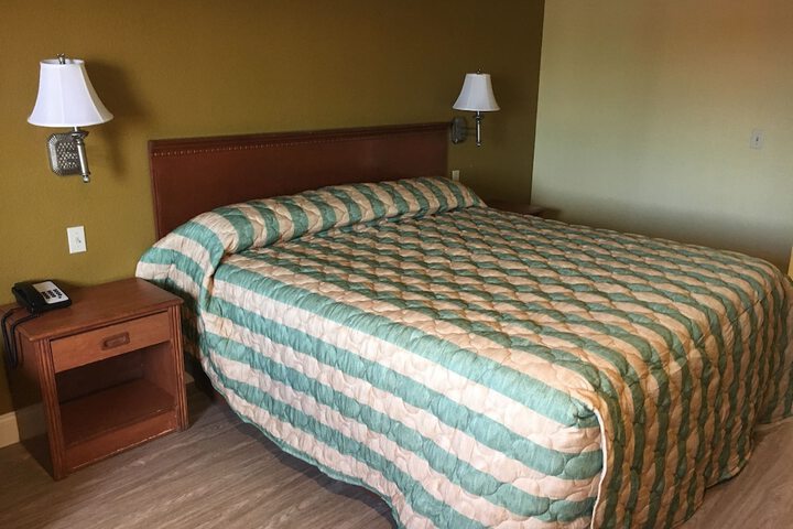 Bellflower Travel Inn