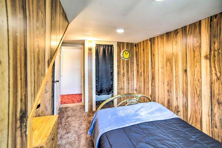 Cozy Ishpeming Cottage w / Lake & Park Views!