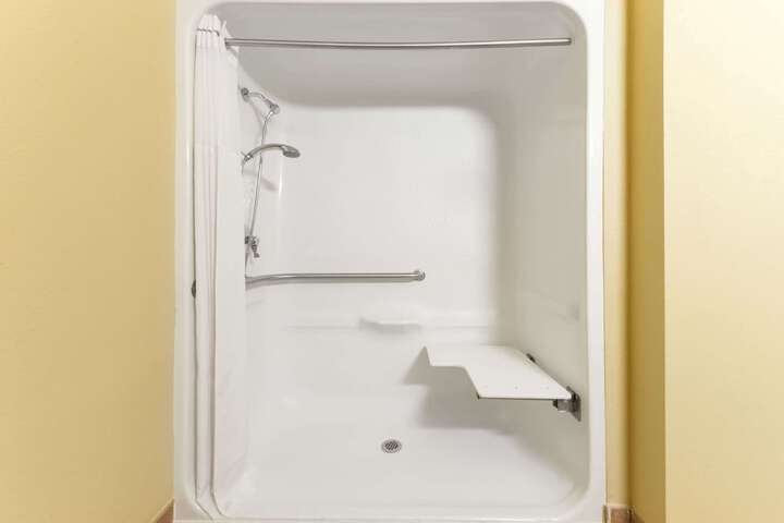 Room 7 of 16