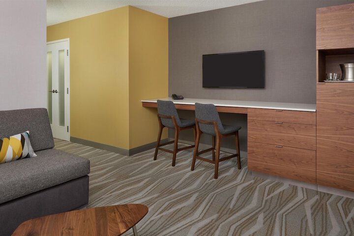 Hilton Toronto Airport Hotel & Suites