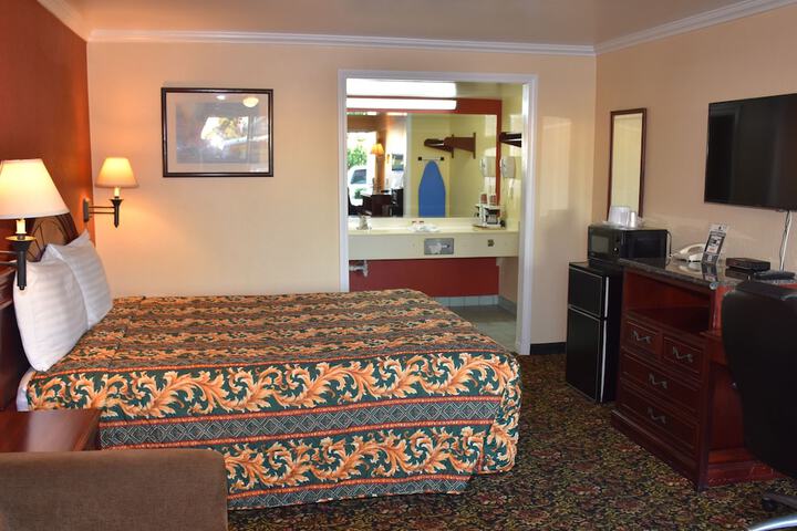 Room 4 of 6