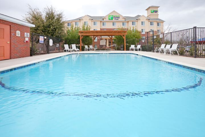 Pool 11 of 51