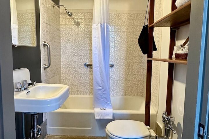 Room 34 of 85