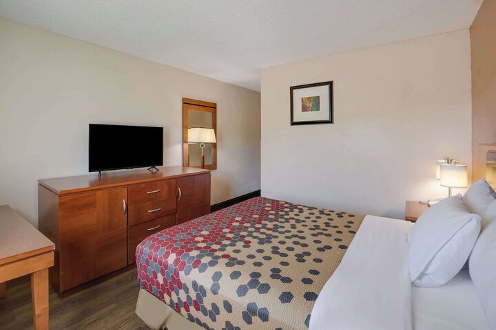 Room 18 of 29