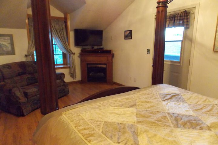 Room 27 of 38
