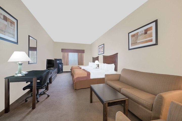 Room 10 of 16