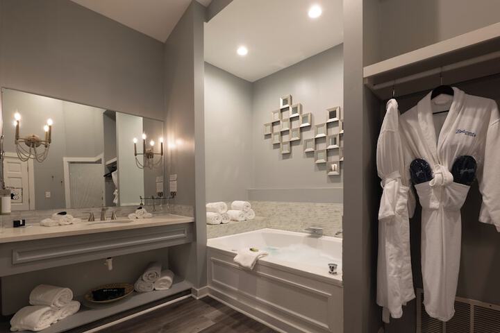 Belamere Swimming Pool Suites