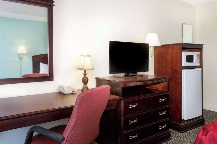 Room 17 of 26
