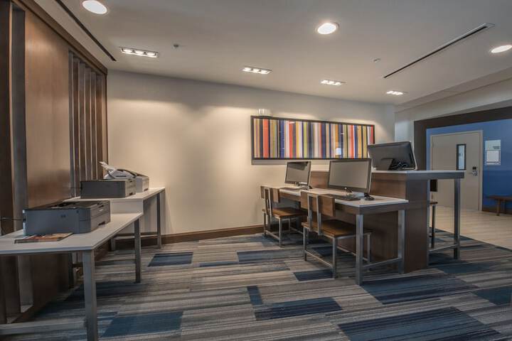 Business Center 73 of 73
