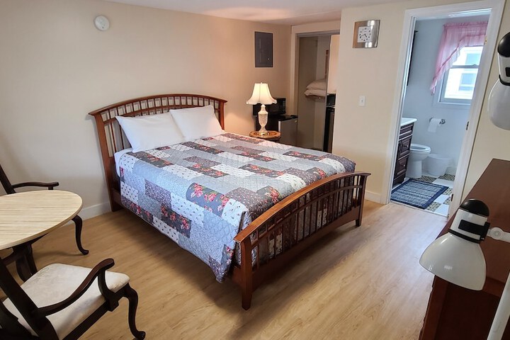 Room 10 of 18