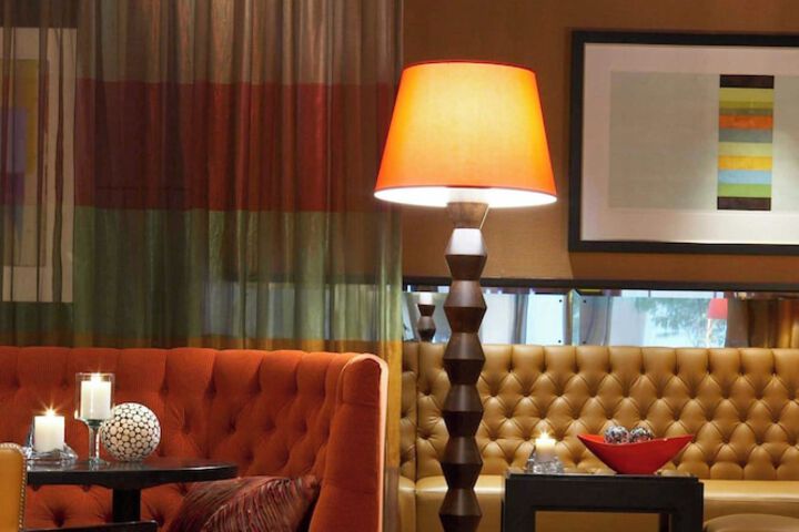 Lounge 68 of 76