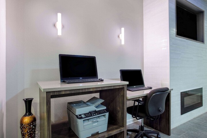 Business Center 48 of 49