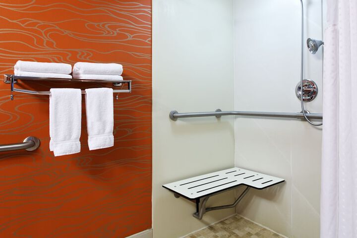 Room 4 of 32