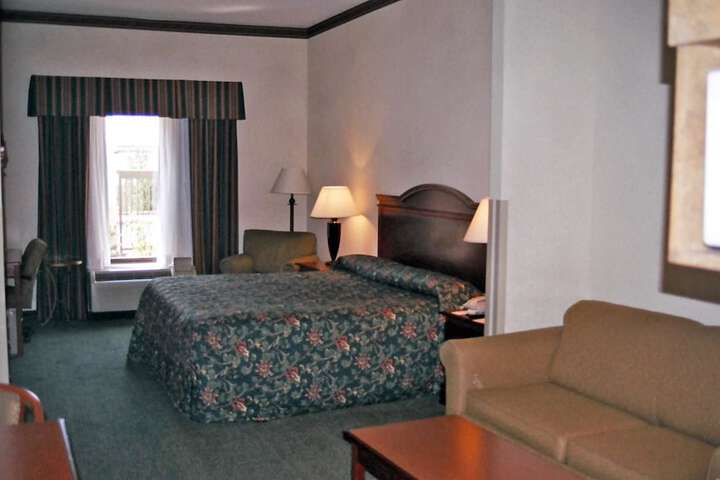 Holiday Inn Express Hotel & Suites Cleveland by IHG