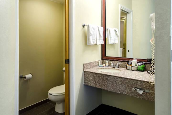Room 10 of 24