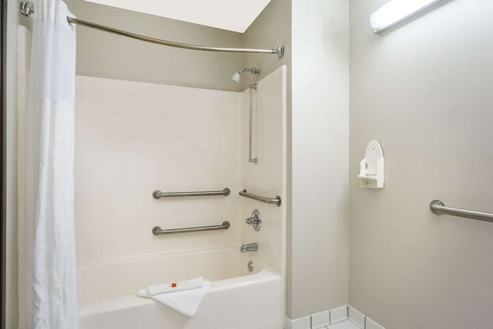 Room 25 of 38