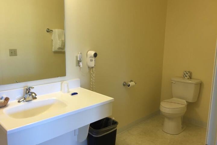 Room 33 of 40