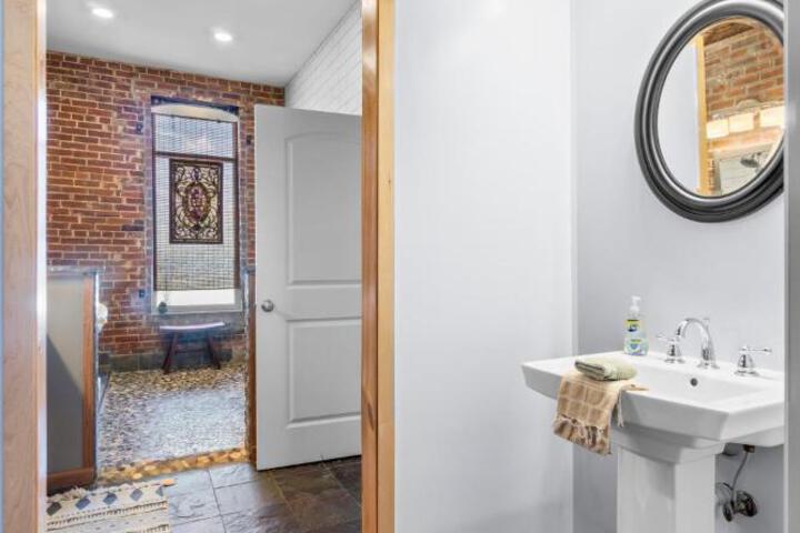 Downtown Loft Amazing Bath Tub & Shower #9