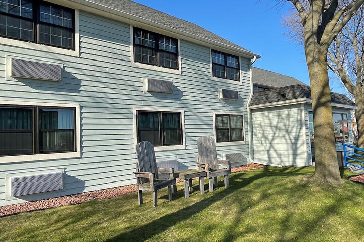 Harbor Winds Hotel