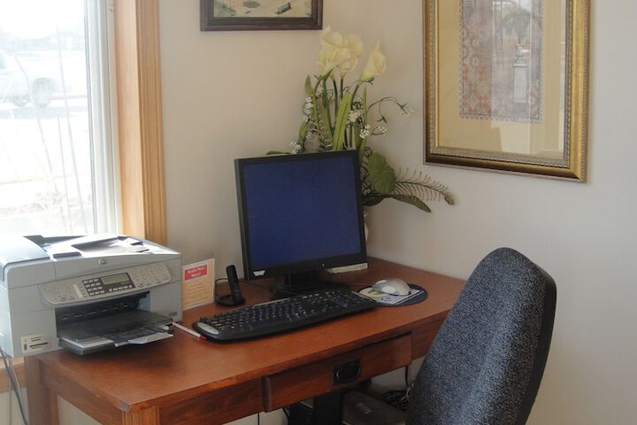 Business Center 18 of 20