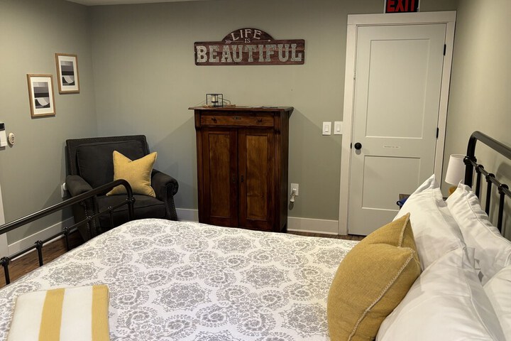 Hermann Crown Suites