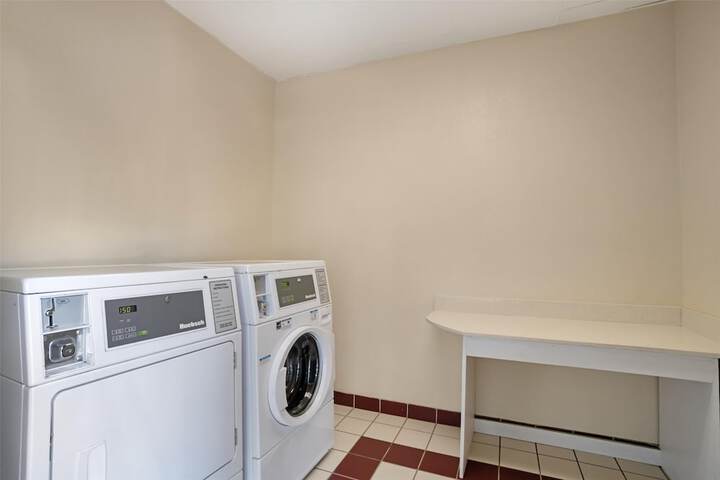 Best Western Inn & Suites - Monroe