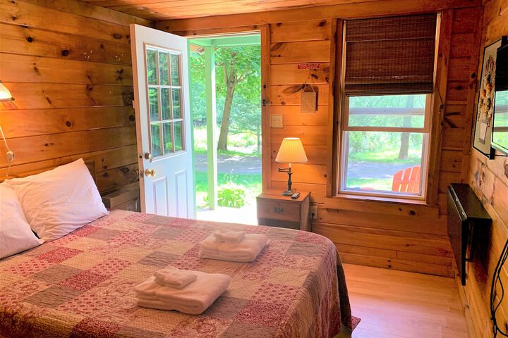 Pine Crest Motel & Cabins