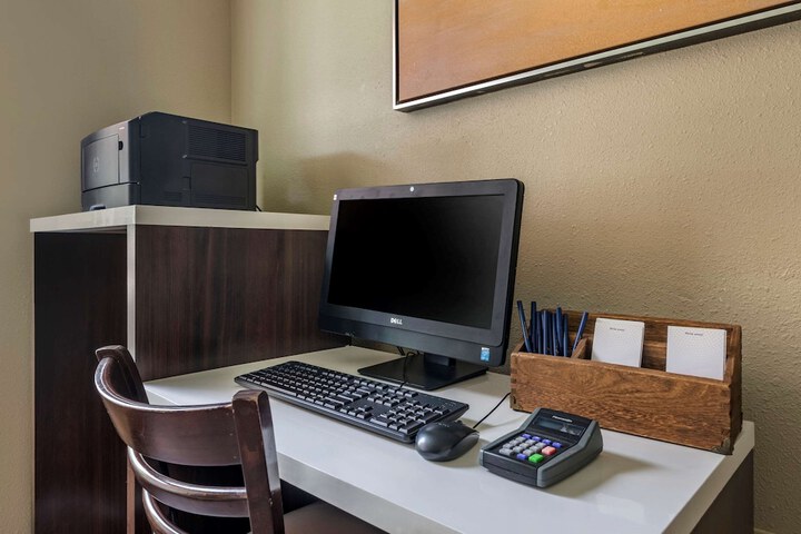 Business Center 34 of 34