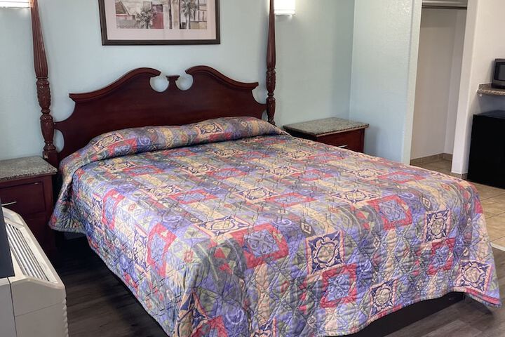 Room 2 of 10