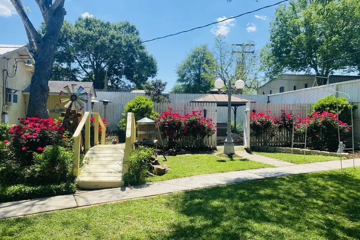 Gibbs Street Manor