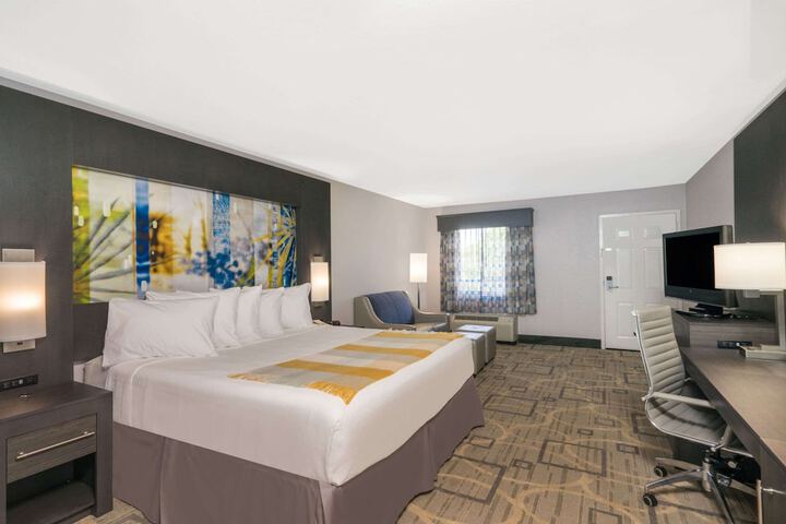 Room 16 of 18