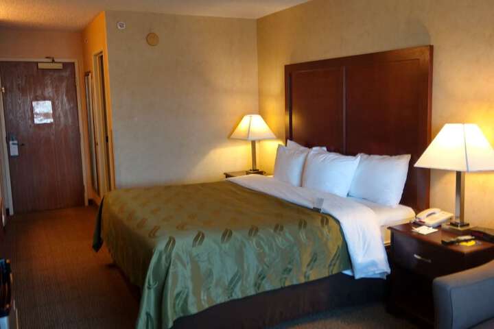 Room 34 of 40