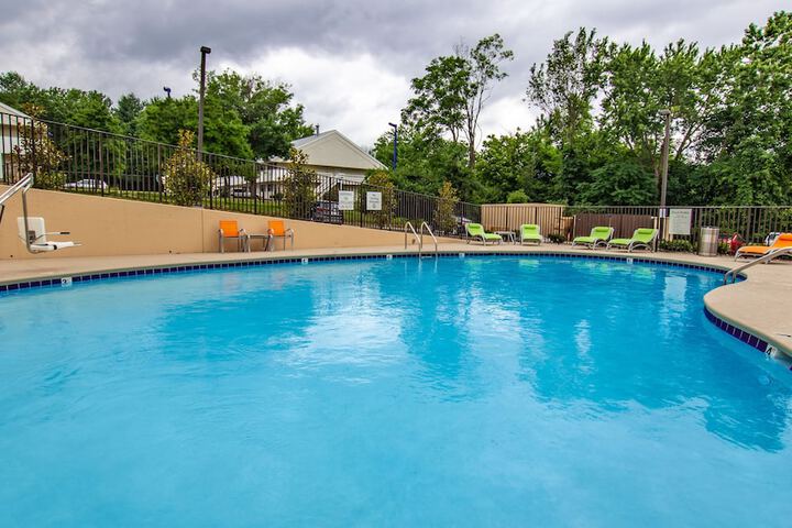 Pool 9 of 44
