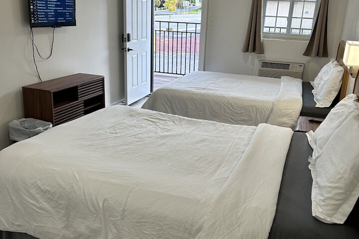 Room 3 of 7