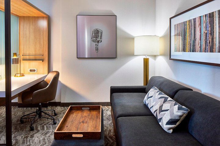 Room 28 of 60